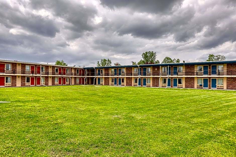 Suburban Studios Neenah-Appleton