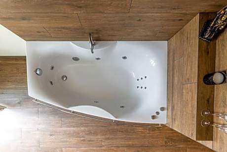 Prabangūs apartamentai su džiakuzi (Jacuzzi)