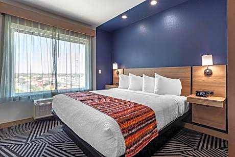 King Suite with Single Sofa Bed
