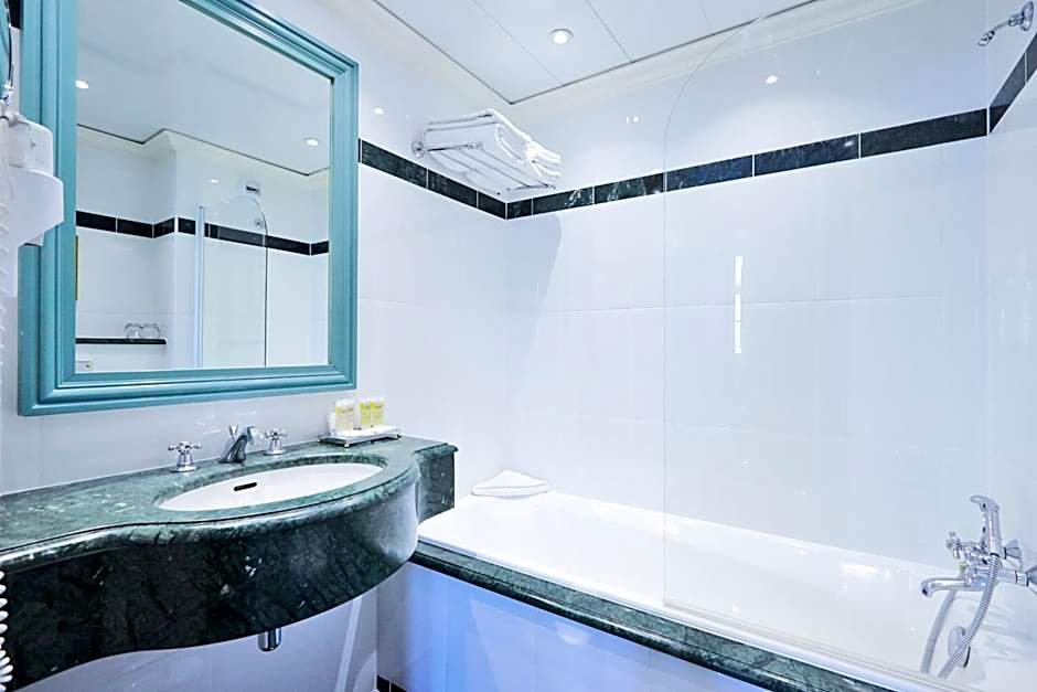 Golden Tulip Washington Opera