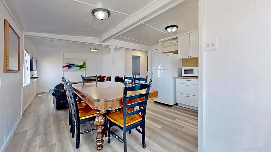 Main Beach River Retreat - Wasaga Beach 1 - Main Strip - 93 Mosley St