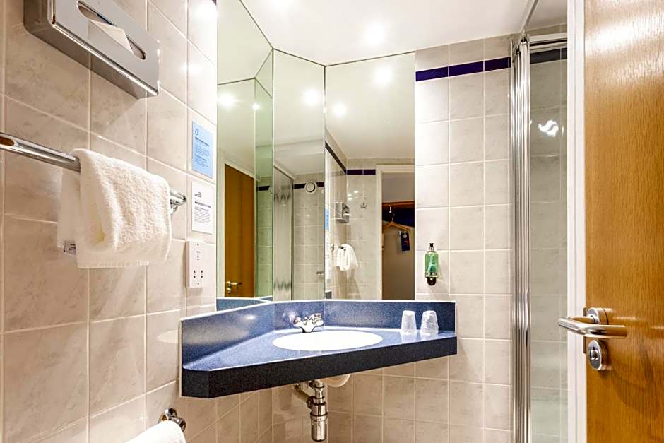 Holiday Inn Express Perth By IHG