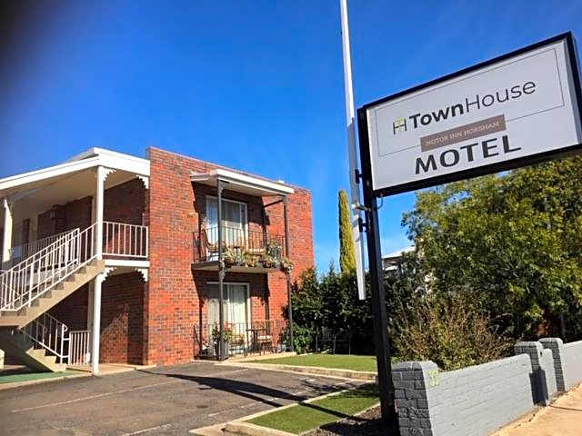 Town House Motor Inn