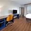 Comfort Suites Outlet Center