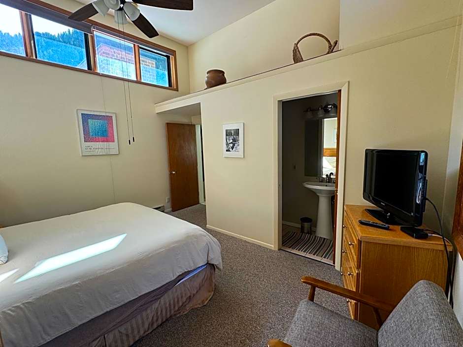 Shadow Mountain Lodge