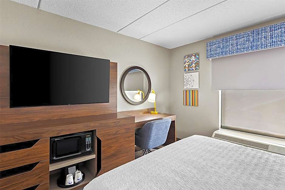 Photo 1 of 6 of 1 King Bed