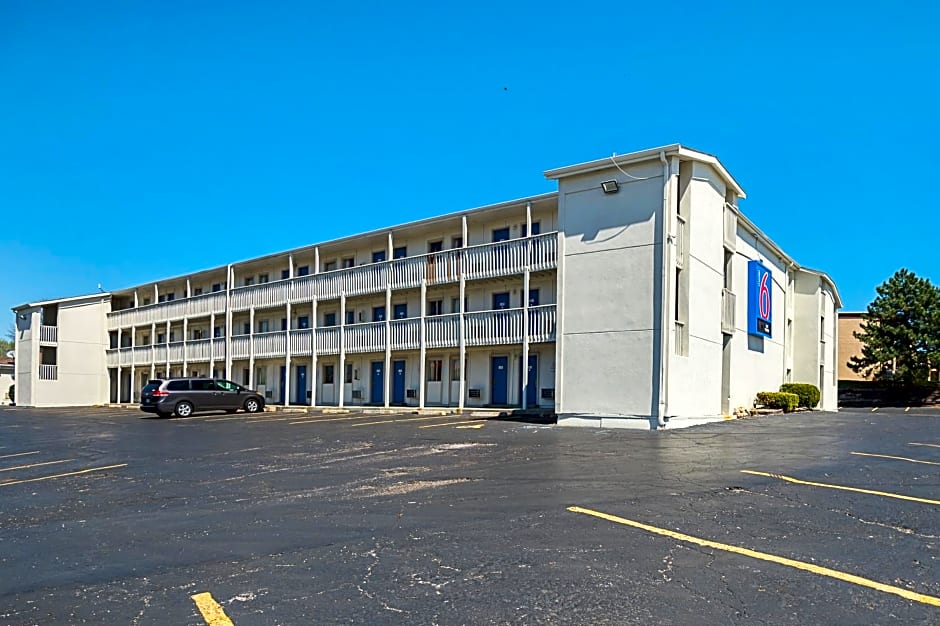 Motel 6-Blue Springs, MO