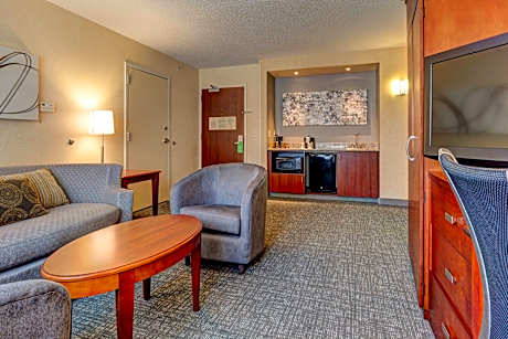 1 Bedroom 2 room Suite, 1 King, Sofa bed