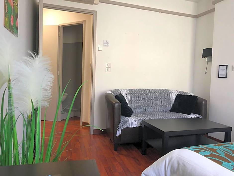L'EMBLEME - BOUTIQUE HOTEL