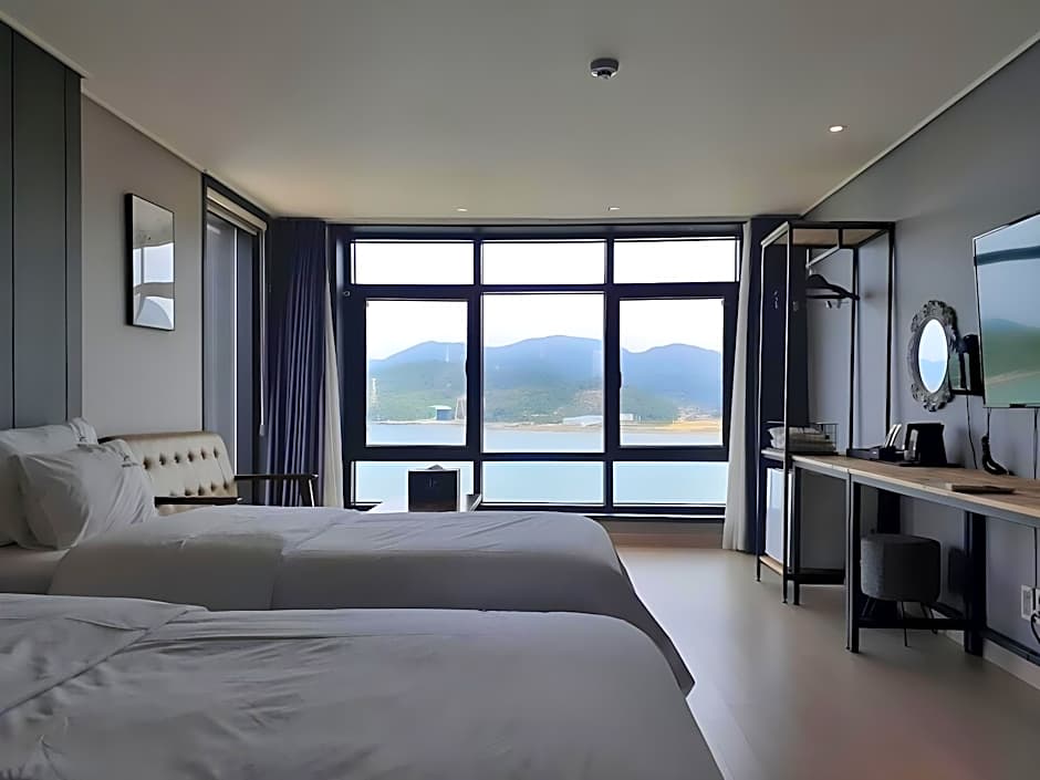 Tongyeong Bridge Hotel