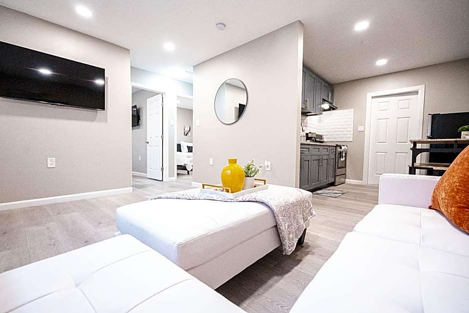 UNIVERSITY SERENITY SUITES