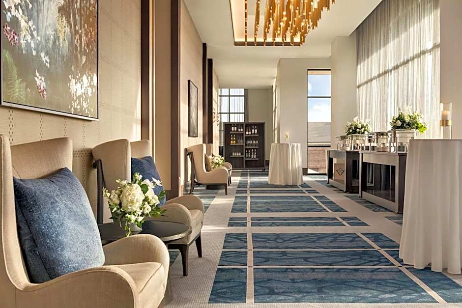 Valley Hotel Homewood Birmingham, Curio Collection by Hilton