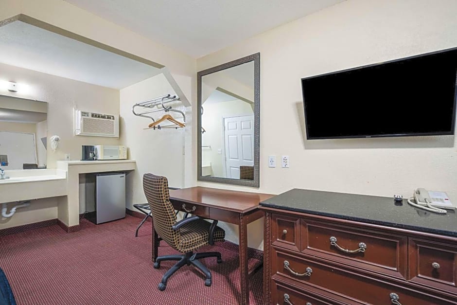 Rodeway Inn & Suites