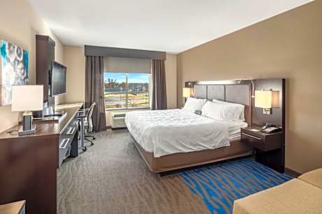 King Room - Hearing Accessible - Roll-in Shower