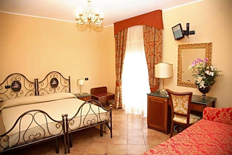 Double or Twin Room with Sea View