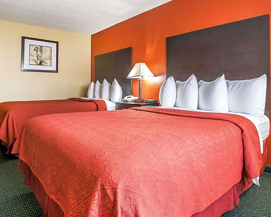 Quality Inn Morton at I-74