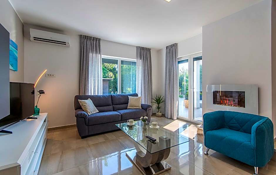 Photo 1 of 18 of Villa
