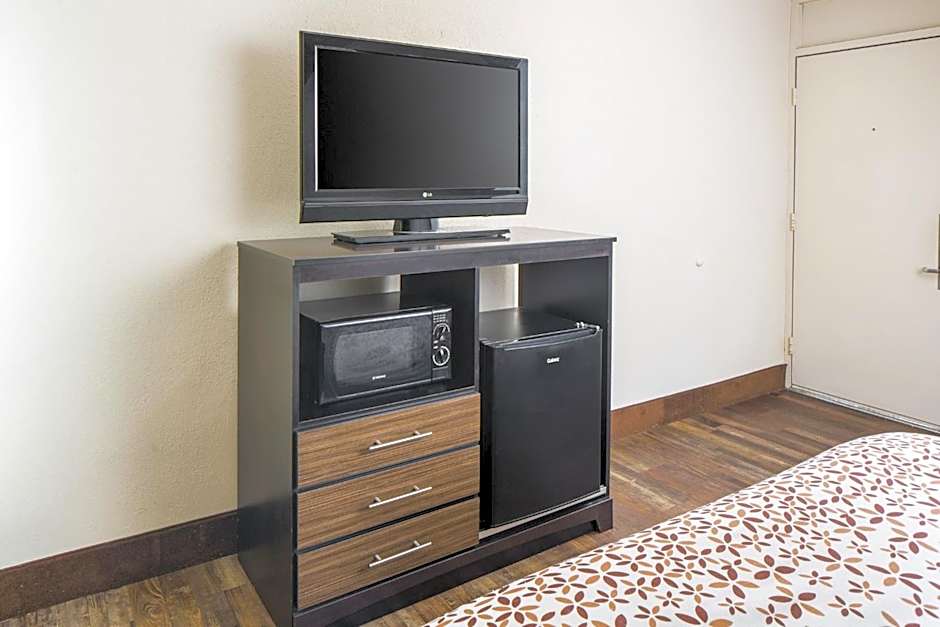 Americana Inn a Travelodge by Wyndham