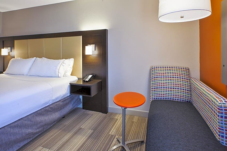 Holiday Inn Express & Suites Chicago-Midway Airport, an IHG Hotel