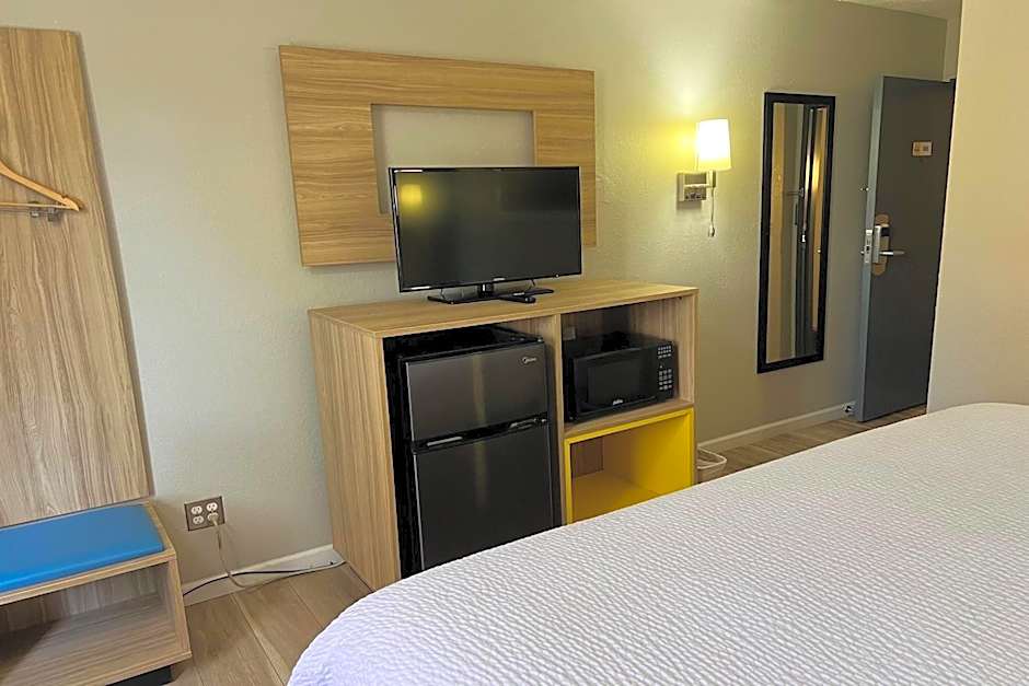 Days Inn by Wyndham Warrensburg