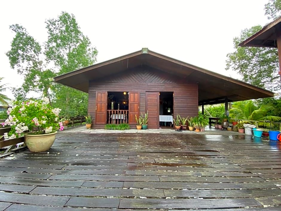 OYO Home 90328 Lamin Dana Cultural Lodge