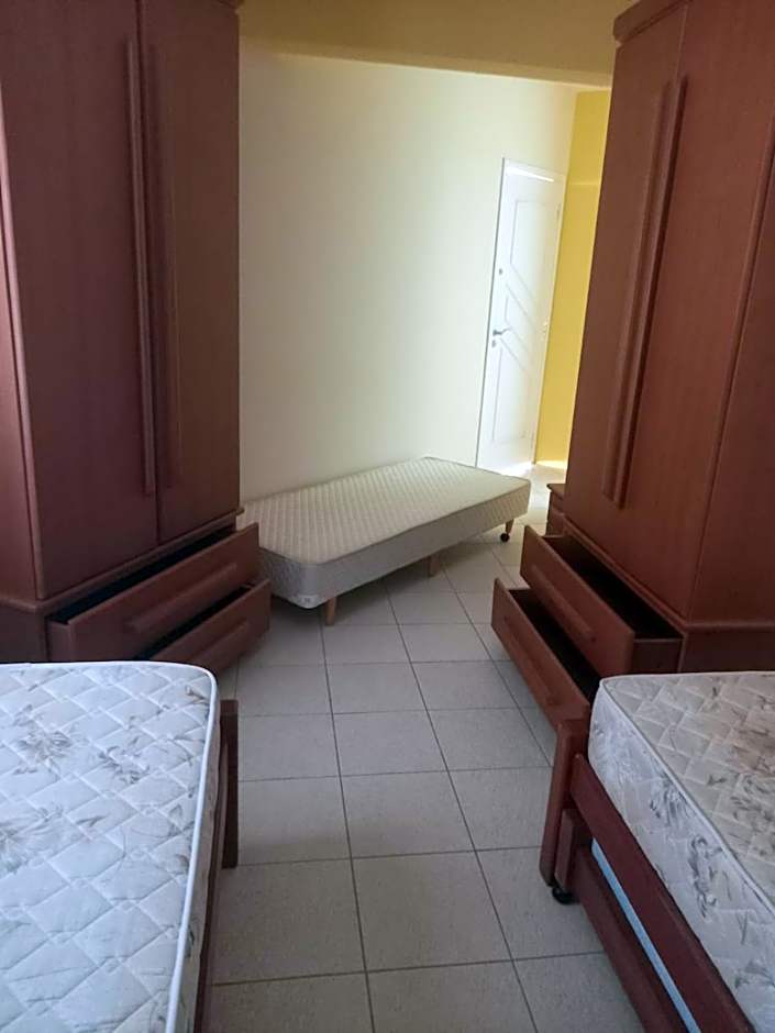 SOBRADO-BERTIOGA-Uso exclusivo para grupos de até 12 pessoas em 1 até 4 suítes