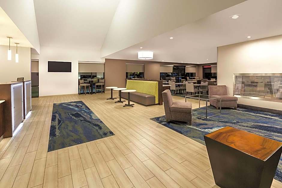 La Quinta Inn & Suites by Wyndham Philadelphia Airport