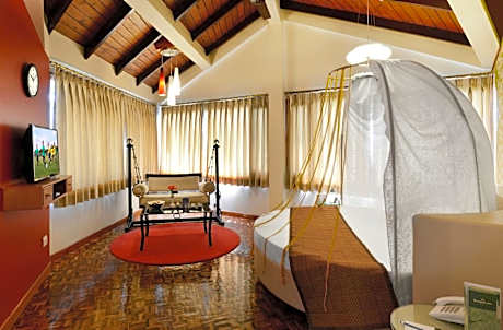 Honeymoon Suite