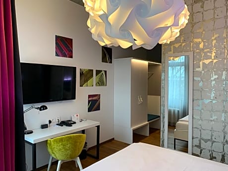 Comfort Queen Room