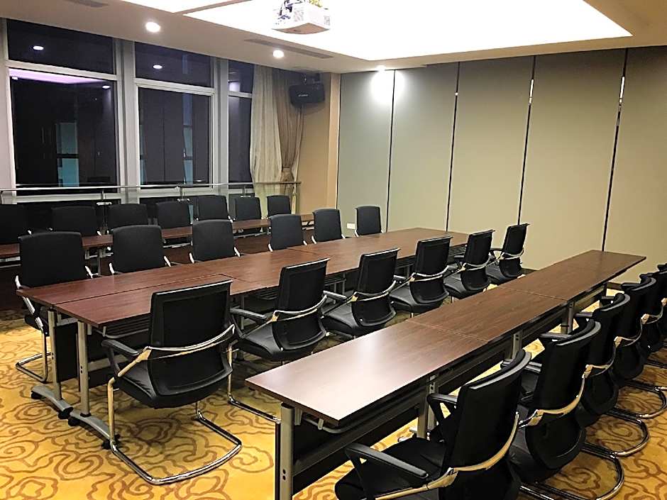 The Thousand Lantern Lake Hotel