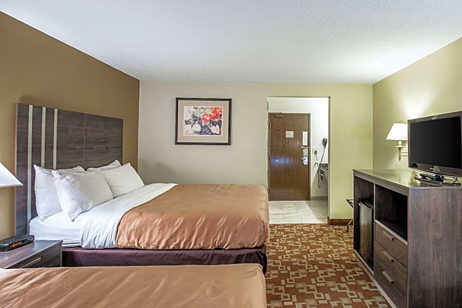 Quality Inn & Suites Milwaukee