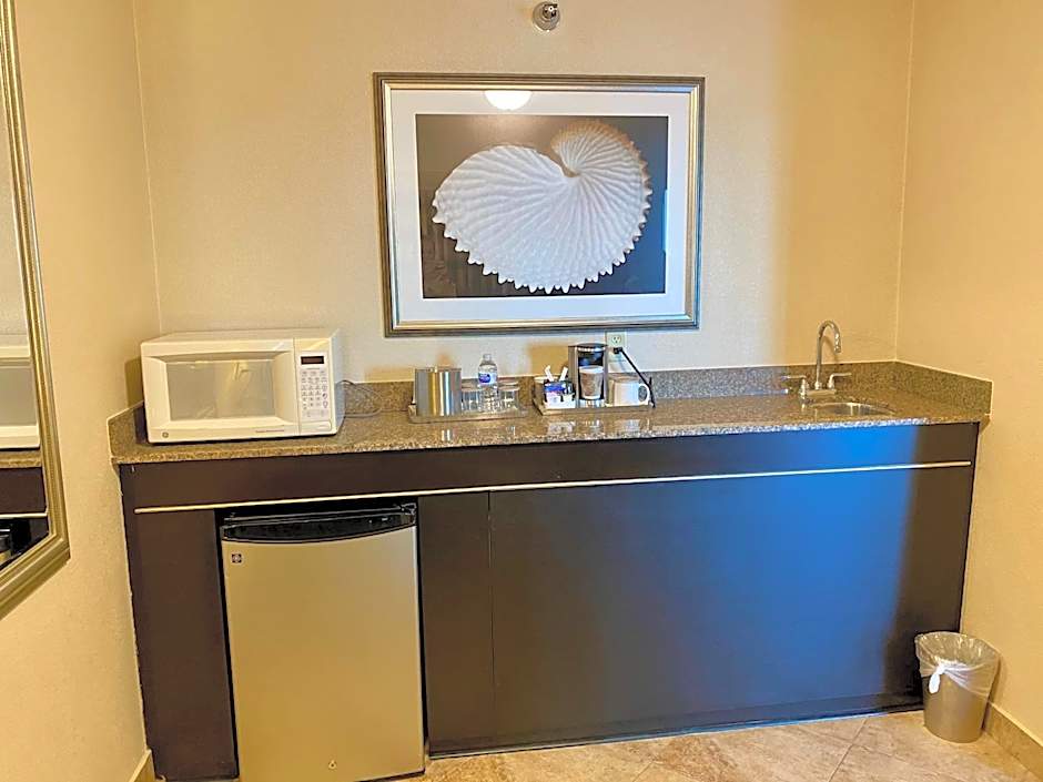Radisson Suite Hotel Oceanfront