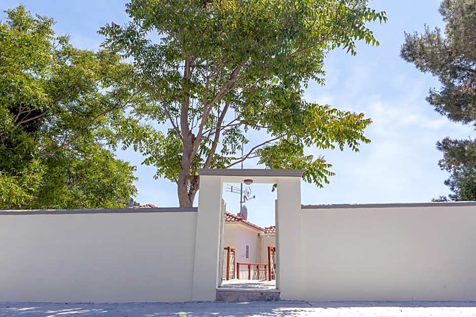 Stafylos Suites & Boutique hotel