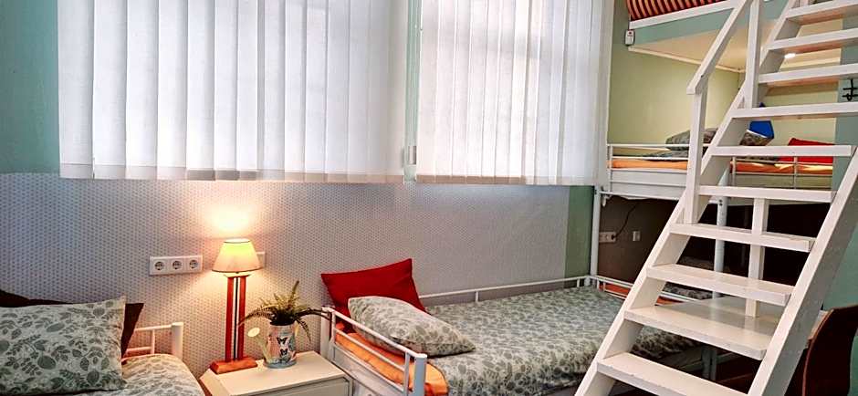 Freedom65 Hostel and Caravan