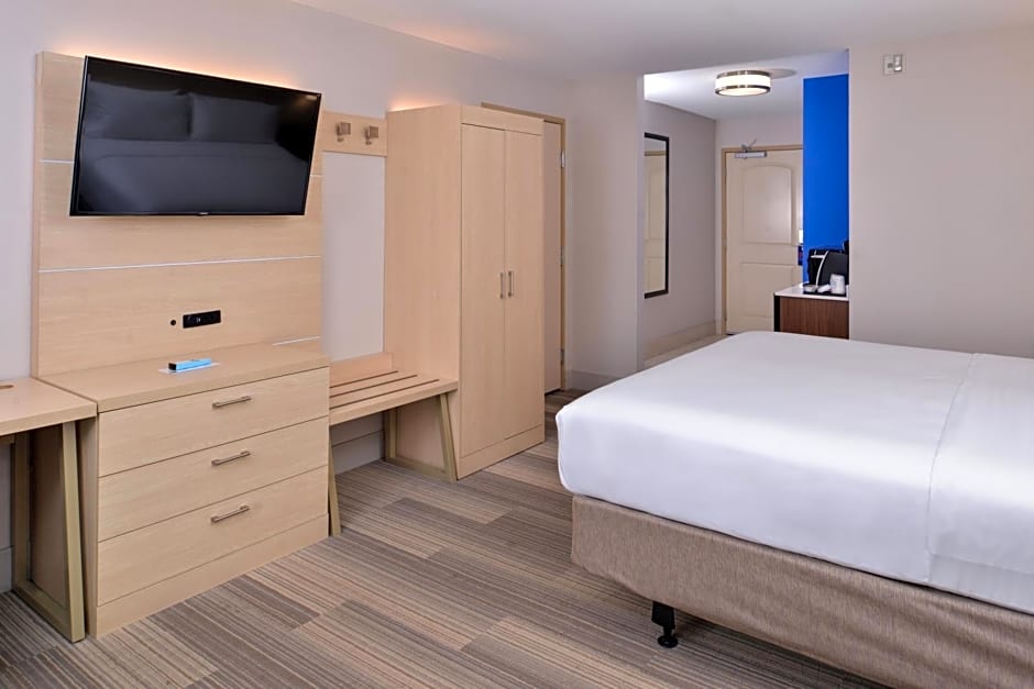 Holiday Inn Express Hotel and Suites Cincinnati - Mason By IHG
