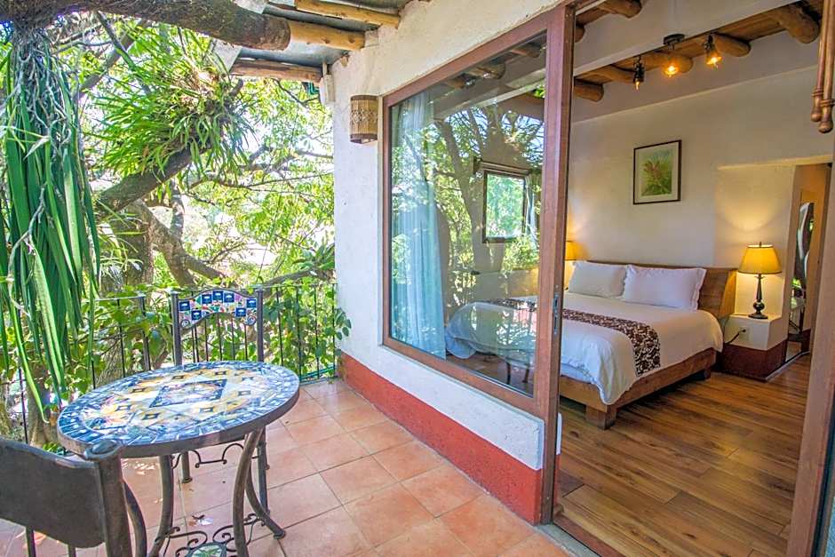 Meson De Leyendas Breakfast & Downtown