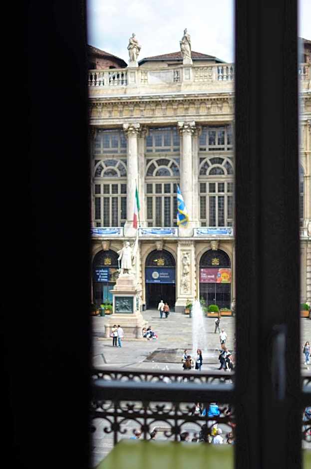 Piazza Castello Suite