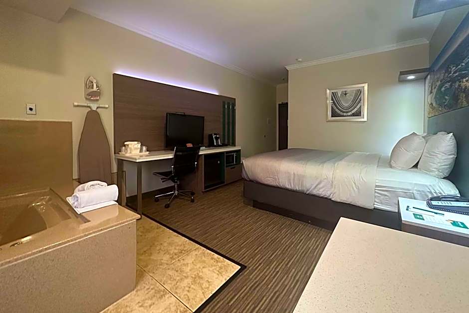 Quality Inn & Suites Los Angeles Airport - LAX