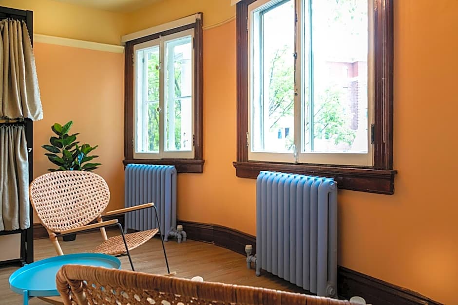 Auberge Jeunesse QBEDS Hostel