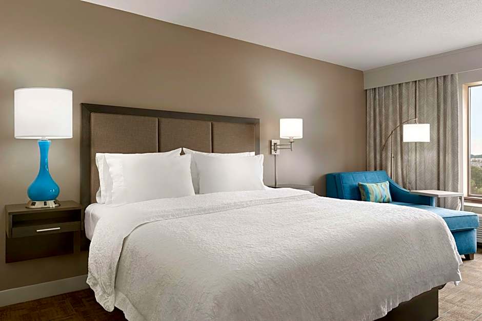 Photo 1 of 4 of 1 King Bed, Mobility Accessible, Bathtub