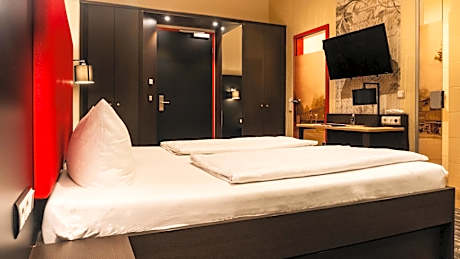 Superior Railway Room