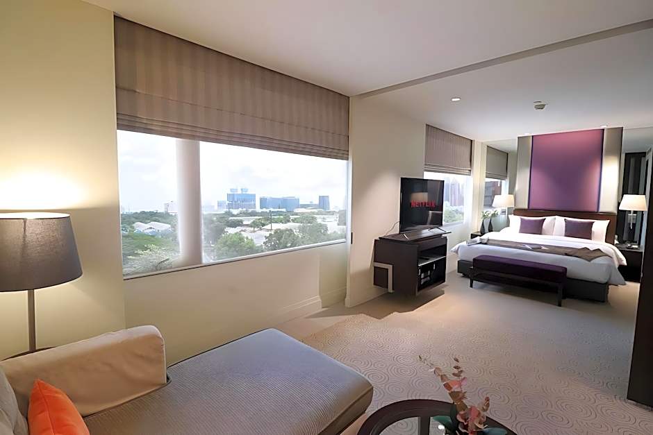 Siri Sathorn Hotel
