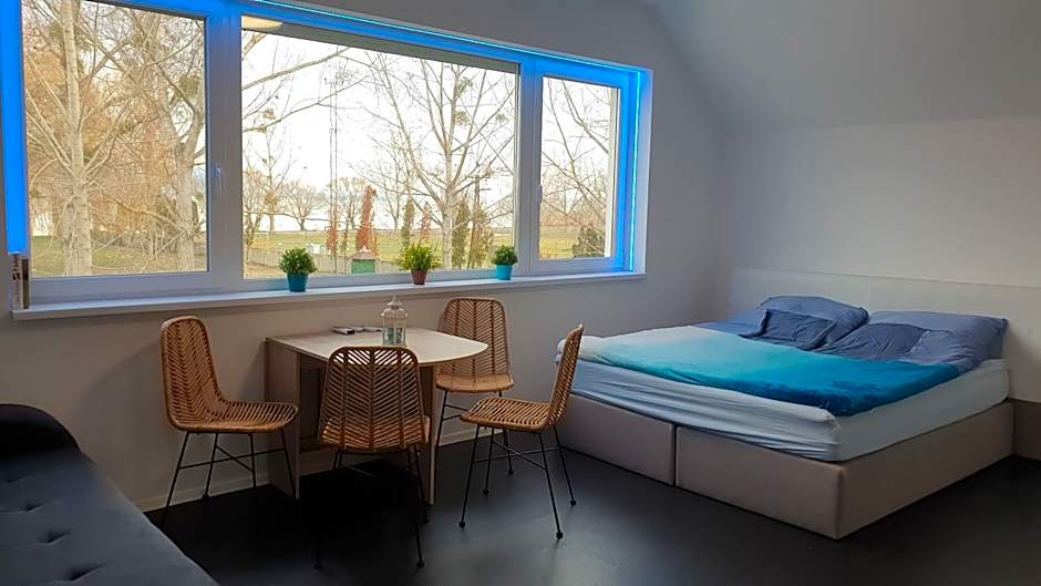 Stég Stúdió Stb. .