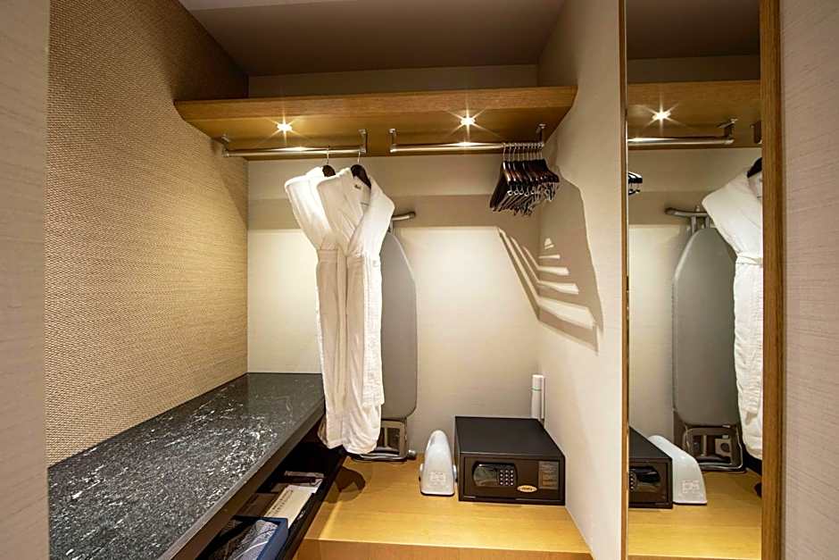 Photo 1 of 7 of Executive 1 King Bed Suite