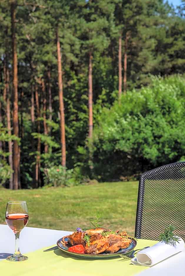 Gosztola Gyöngye-az erdő szállodája