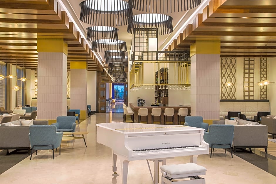 Acanthus and Cennet Barut Collectio