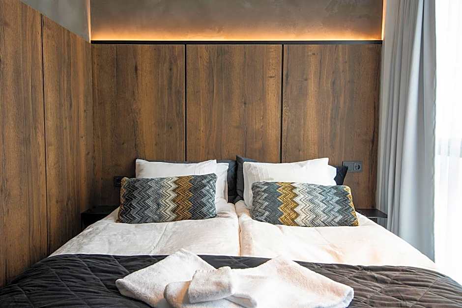 B14 Apartments & Rooms