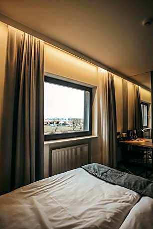 Superior Double Room with Airport View