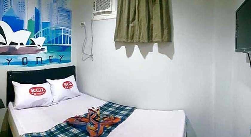 RGL Pinamalayan Condotel by RedDoorz