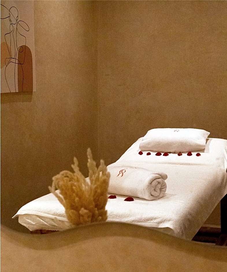 Intouriste Hôtel & Suites